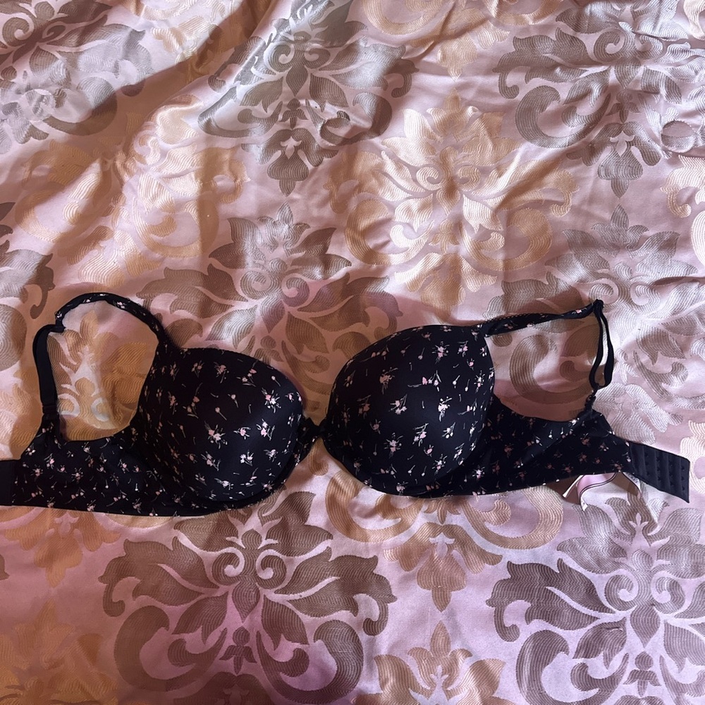 VICTORIA SECRET BRA